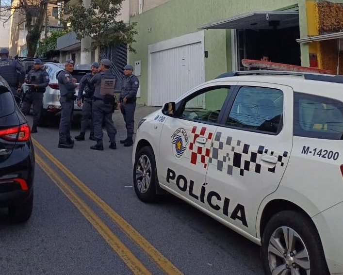 CINCO HOMENS SÃO PRESOS APÓS INVADIR CASA E AMARRAR CASAL EM OSASCO