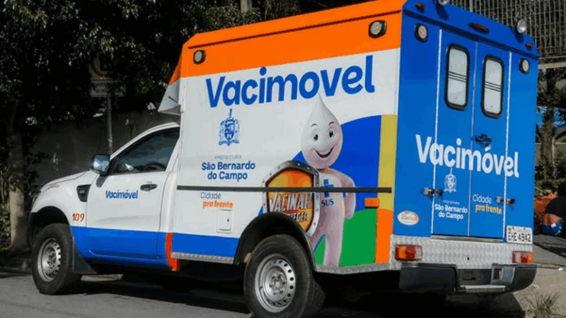 VACIMÓVEL APLICA VACINA CONTRA A GRIPE NA PRAÇA DA MATRIZ HOJE