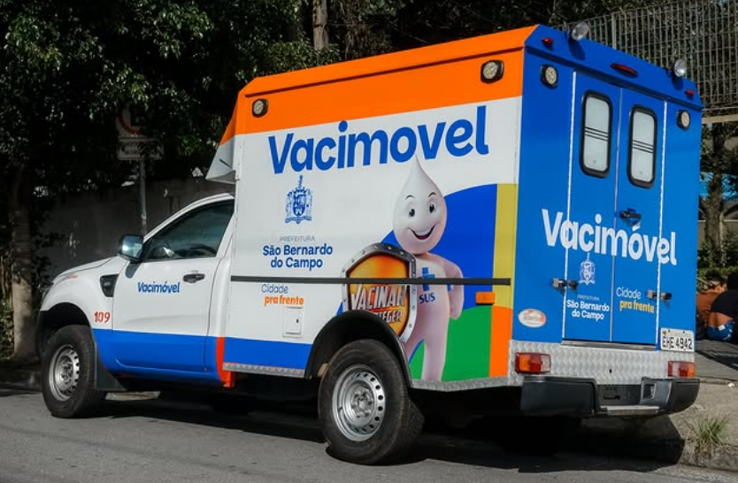 VACIMÓVEL APLICA VACINA CONTRA A GRIPE NA PRAÇA DA MATRIZ HOJE