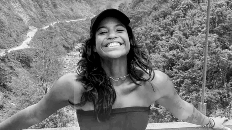BRASILEIRA QUE CAIU EM TRILHA DE VULCÃO NA INDONÉSIA É ENCONTRADA SEM VIDA