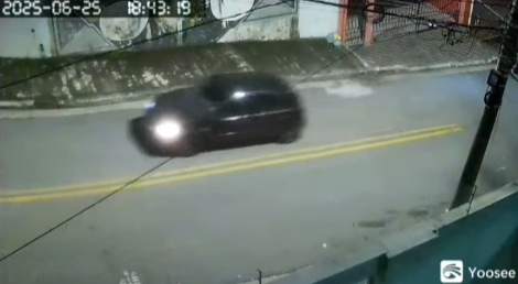 POLICIAL REAGE A ASSALTO EM SANTO ANDRÉ E TROCA TIROS COM CRIMINOSOS ARMADOS, QUE FOGEM DEIXANDO MOTO ADULTERADA