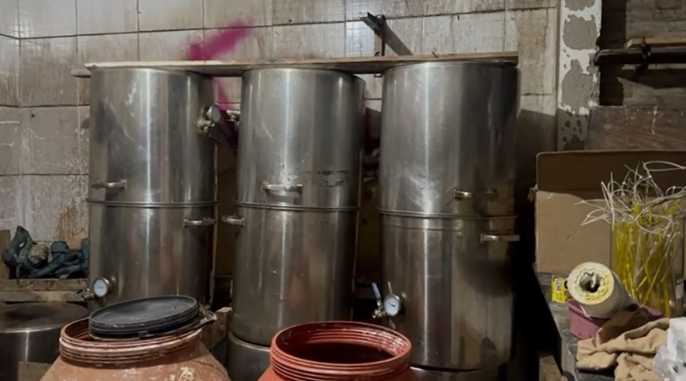 POLÍCIA CIVIL DESMONTA LABORATÓRIO DE DROGAS SINTÉTICAS NO GUARUJÁ E PRENDE “QUÍMICO” EM FLAGRANTE