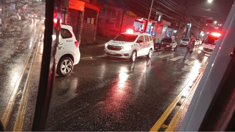 CRIANÇA É ATROPELADA POR MOTO AO SOLTAR A MÃO DA MÃE NO JARDIM SILVINA