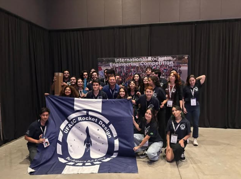 EQUIPE DA UFABC CONQUISTA TÍTULO INÉDITO PARA O BRASIL EM COMPETIÇÃO INTERNACIONAL DE ENGENHARIA DE FOGUETES NOS EUA
