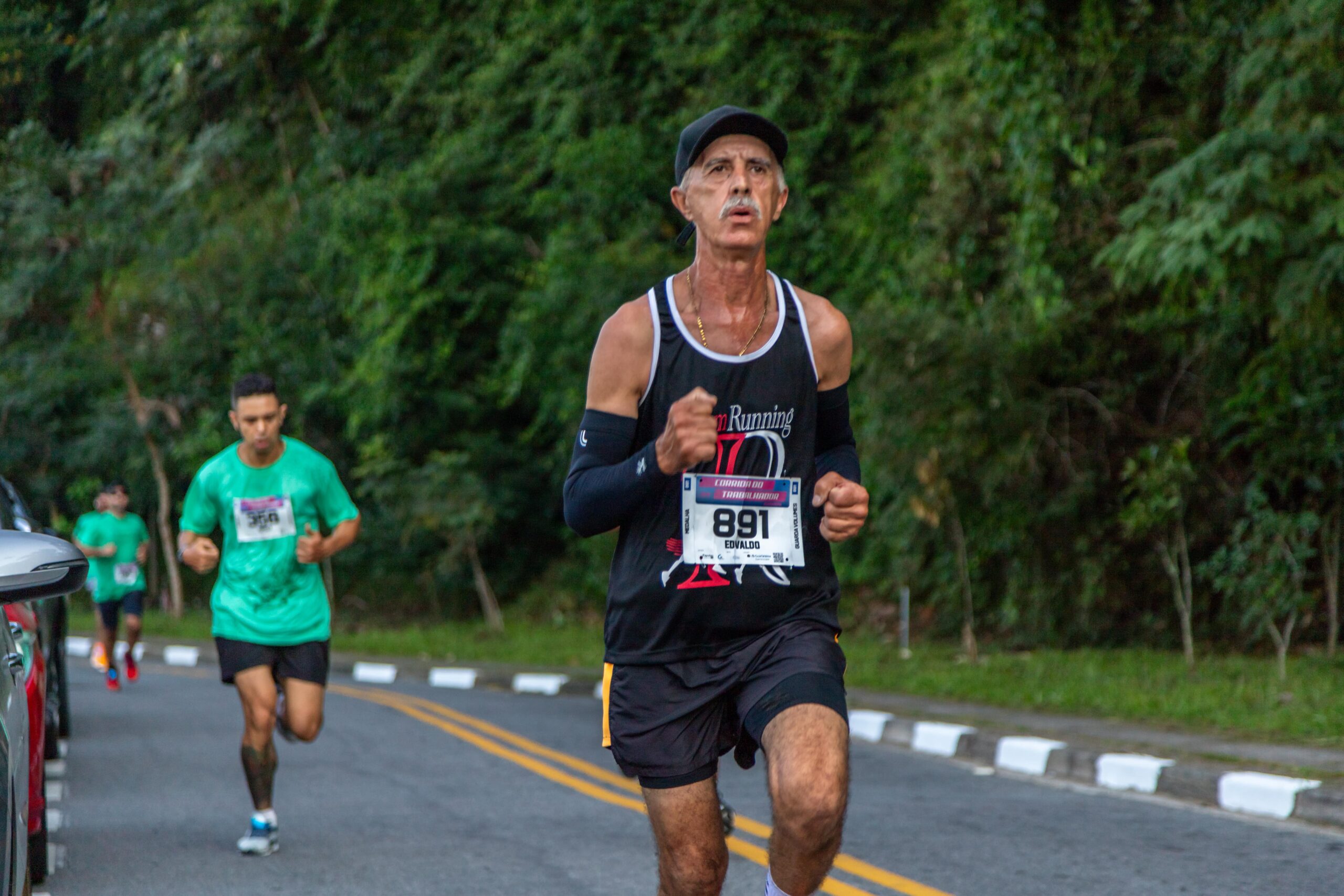 CORRIDA BENEFICENTE EM GUARAREMA ARRECADA AGASALHOS PARA FAMÍLIAS EM SITUAÇÃO DE VULNERABILIDADE