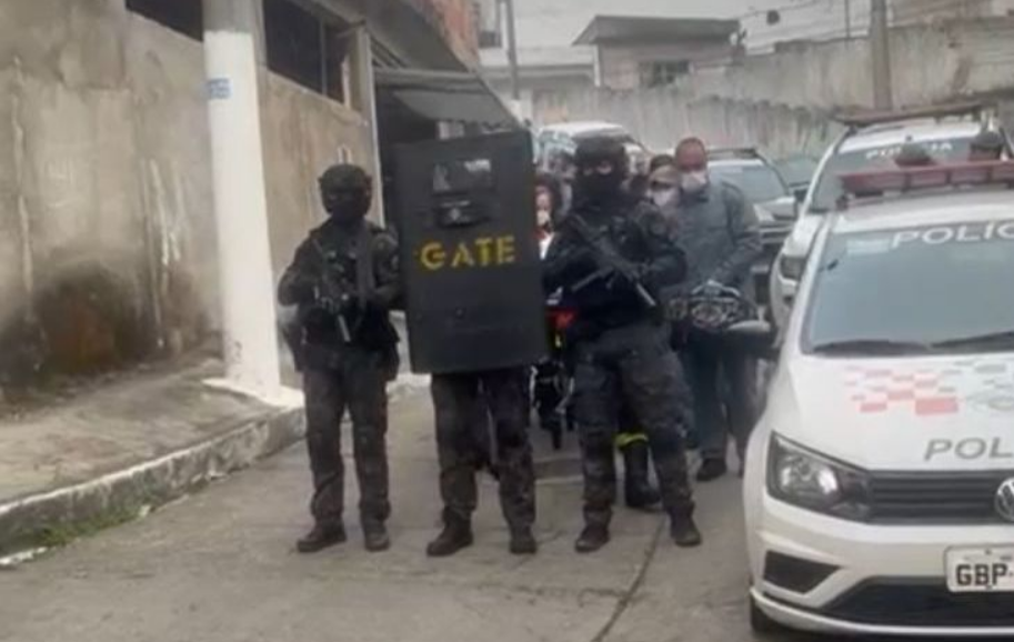 GATE LIBERTA CRIANÇA DE 4 ANOS MANTIDA REFÉM PELO PRÓPRIO PAI NA ZONA LESTE DE SÃO PAULO