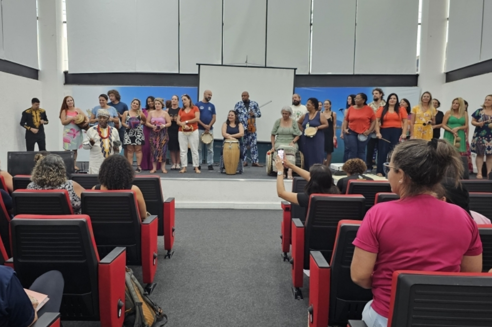 EDUCADORES DE ILHABELA PARTICIPAM DE FORMAÇÃO SOBRE CULTURA AFRO