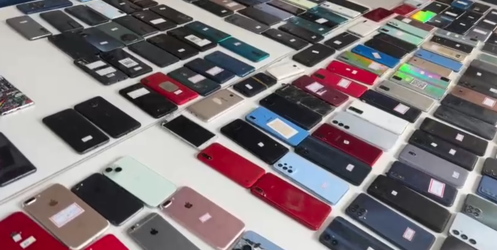 POLÍCIA MILITAR APREENDE 220 CELULARES SUSPEITOS DE ROUBO OU FURTO NO BRÁS