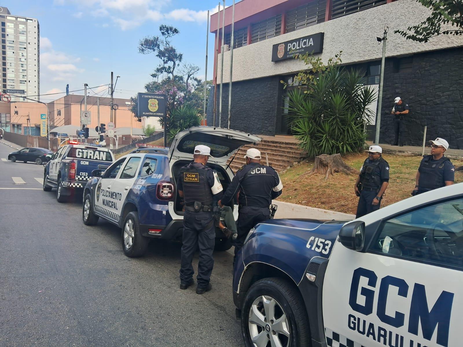 GCM DE GUARULHOS PRENDE HOMEM POR ROUBO A COMERCIANTE NO CENTRO DA CIDADE