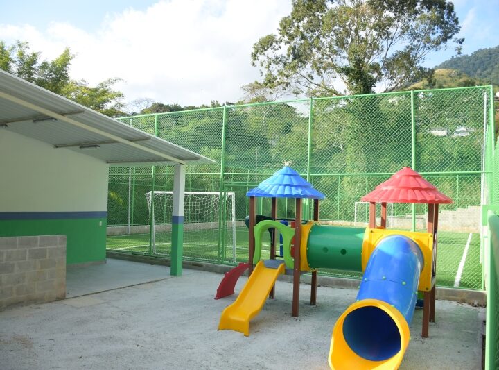 PREFEITO DE ILHABELA ENTREGA NOVO ESPAÇO RECREATIVO NO CANTAGALO NESTA SEXTA-FEIRA
