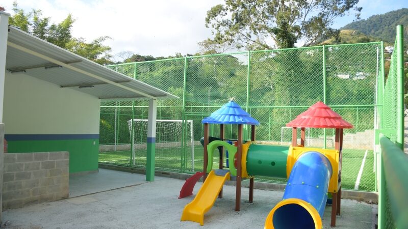PREFEITO DE ILHABELA ENTREGA NOVO ESPAÇO RECREATIVO NO CANTAGALO NESTA SEXTA-FEIRA