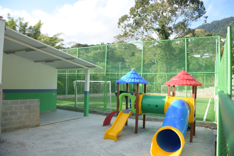 PREFEITO DE ILHABELA ENTREGA NOVO ESPAÇO RECREATIVO NO CANTAGALO NESTA SEXTA-FEIRA