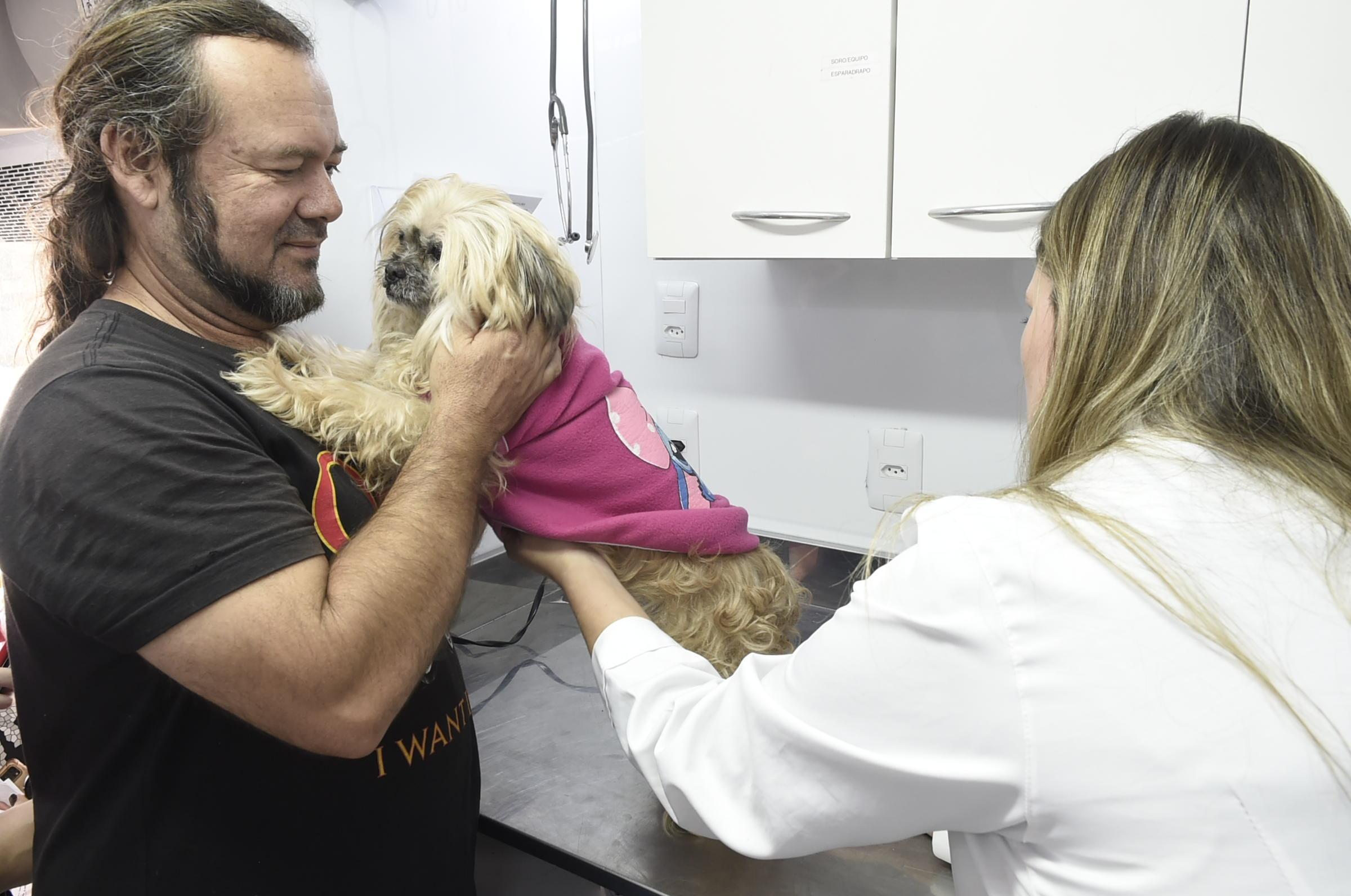 CLÍNICA PET MÓVEL DE GUARULHOS REALIZA PRIMEIROS ATENDIMENTOS E RECEBE APROVAÇÃO DE TUTORES