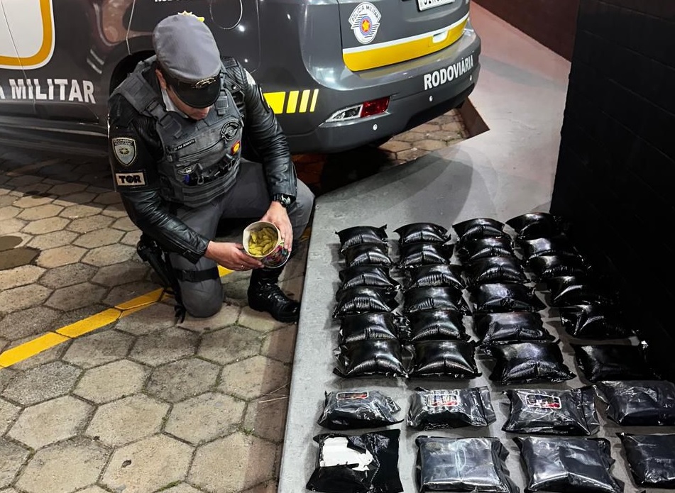 HOMEM É PRESO COM 28 QUILOS DE DROGAS ESCONDIDOS EM PNEU DE CAMINHÃO NA CASTELLO BRANCO