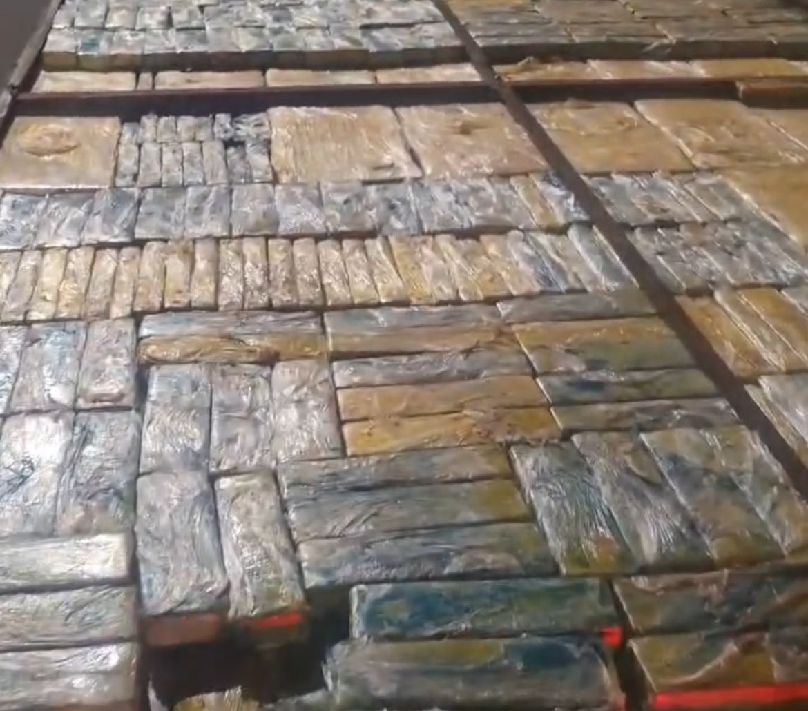 CAMINHONEIRO É PRESO COM QUASE TRÊS TONELADAS DE MACONHA NA RODOVIA ASSIS CHATEAUBRIAND