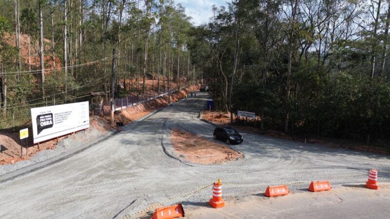 ASFALTO NA ESTRADA ROMEU TANGANELLI GARANTE MAIS MOBILIDADE E SEGURANÇA EM GUARAREMA