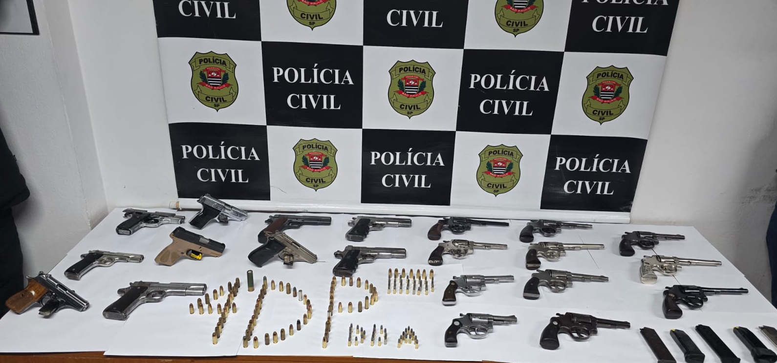 POLÍCIA CIVIL APREENDE 20 ARMAS DE FOGO E PRENDE SUSPEITO EM DIADEMA