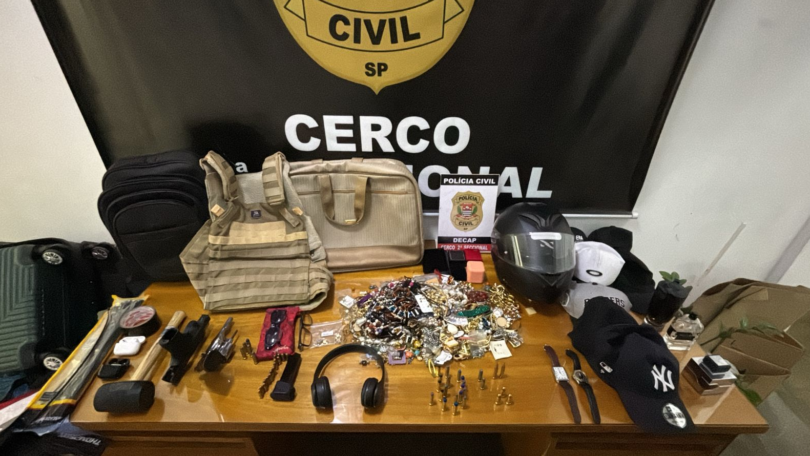 POLÍCIA CIVIL DESARTICULA QUADRILHA ESPECIALIZADA EM ROUBOS A RESIDÊNCIAS NA ZONA SUL DE SÃO PAULO