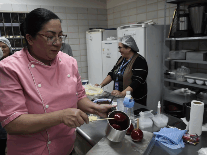 OFICINA “MORANGO DO AMOR” REÚNE MÃES ATÍPICAS E INCENTIVA GERAÇÃO DE RENDA EM GUARULHOS