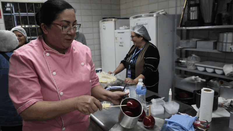 OFICINA “MORANGO DO AMOR” REÚNE MÃES ATÍPICAS E INCENTIVA GERAÇÃO DE RENDA EM GUARULHOS