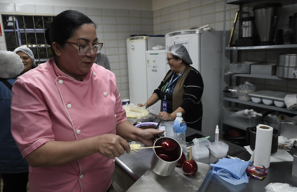 OFICINA “MORANGO DO AMOR” REÚNE MÃES ATÍPICAS E INCENTIVA GERAÇÃO DE RENDA EM GUARULHOS