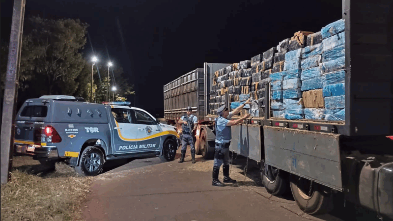POLÍCIA APREENDE QUASE DUAS TONELADAS DE MACONHA ESCONDIDAS EM CARGA DE FENO EM OURINHOS