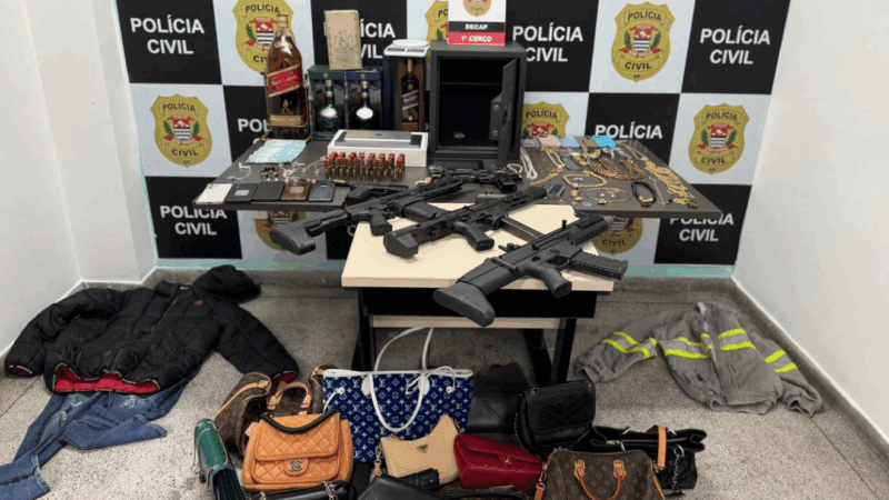 POLÍCIA CIVIL PRENDE QUASE 30 INTEGRANTES DE QUADRILHAS ENVOLVIDAS EM ROUBOS A RESIDÊNCIAS DE LUXO NA CAPITAL
