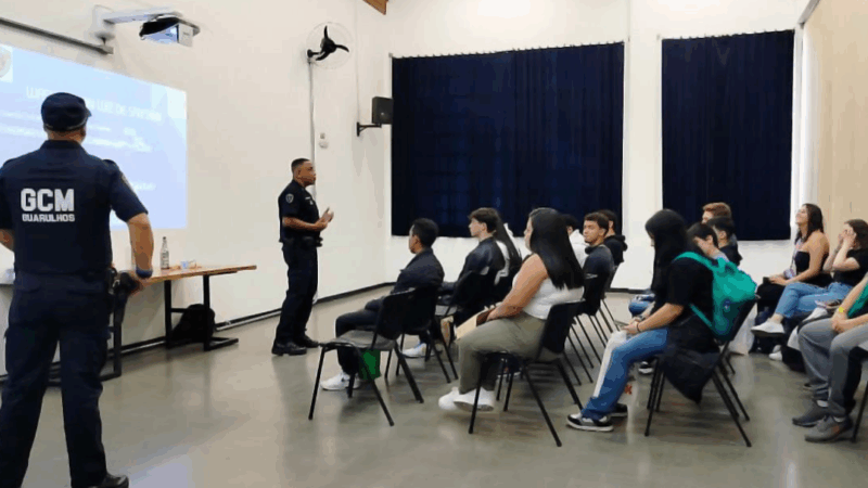 GCM DE GUARULHOS LEVA PALESTRAS SOBRE MEIO AMBIENTE, TRÂNSITO E DROGAS À FEIRA DO ESTUDANTE 2025