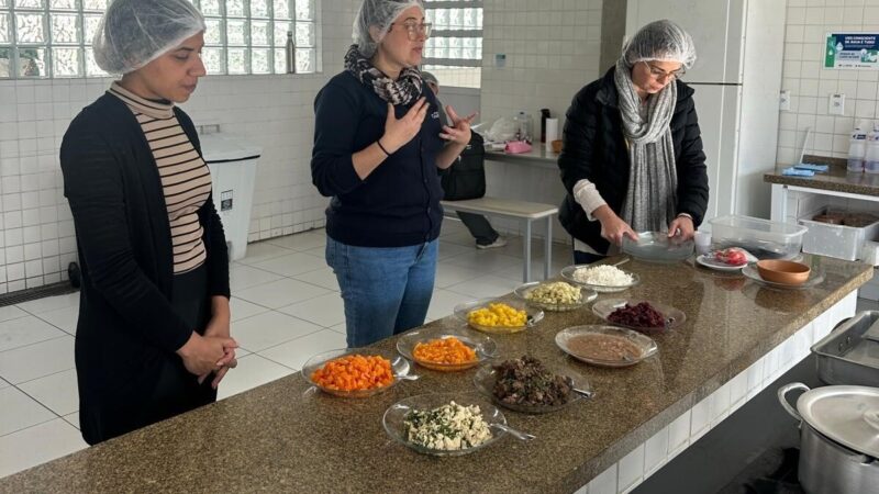 PREFEITURA DE GUARAREMA LANÇA CARTILHA SOBRE INTRODUÇÃO ALIMENTAR NAS CRECHES