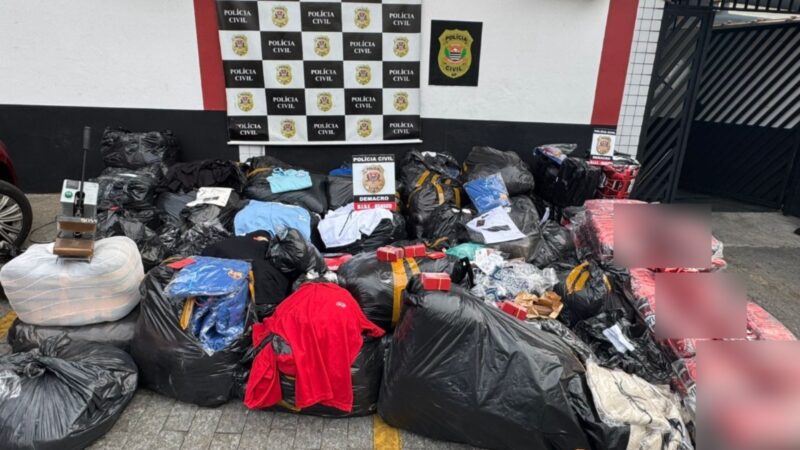 POLÍCIA CIVIL DESMONTA DEPÓSITO CLANDESTINO COM ROUPAS E CAFÉ FALSIFICADOS NA MOOCA