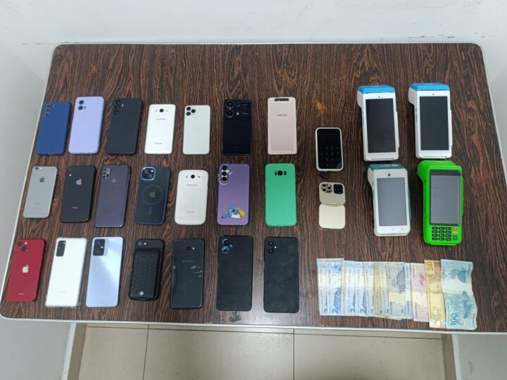 POLÍCIA MILITAR PRENDE HOMEM COM 22 CELULARES ILEGAIS NO CENTRO DE SÃO PAULO
