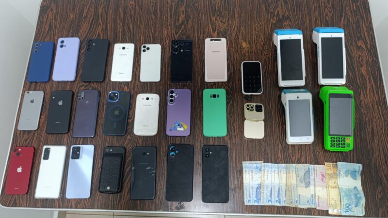 POLÍCIA MILITAR PRENDE HOMEM COM 22 CELULARES ILEGAIS NO CENTRO DE SÃO PAULO