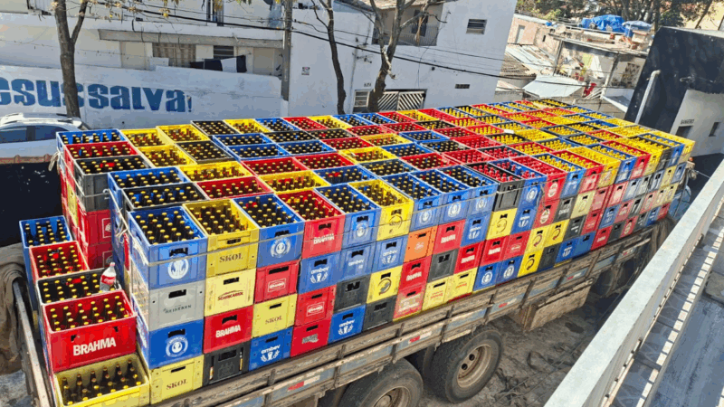 POLÍCIA CIVIL APREENDE CAMINHÃO COM 12 MIL GARRAFAS DE BEBIDAS ALCOÓLICAS FALSIFICADAS EM OSASCO
