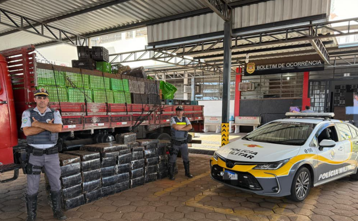 POLÍCIA RODOVIÁRIA APREENDE MAIS DE UMA TONELADA DE MACONHA NA CASTELLO BRANCO