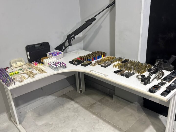 POLÍCIA MILITAR APREENDE ARMAS, DROGAS E RESGATA ARARAS EM IMÓVEL NO GRAJAÚ