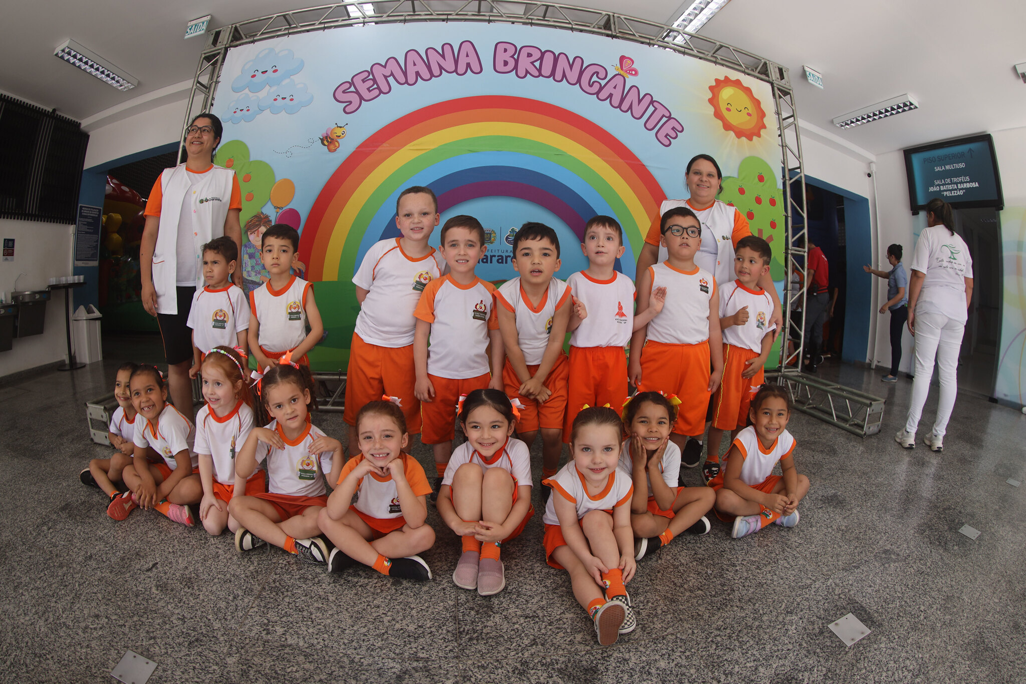 SEMANA BRINCANTE ANIMA CRIANÇAS DA REDE MUNICIPAL NO ANIVERSÁRIO DE GUARAREMA