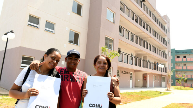 GOVERNO DE SP ENTREGA 98 APARTAMENTOS NA ZONA LESTE E ANUNCIA CONSTRUÇÃO DE CENTRO ESPORTIVO