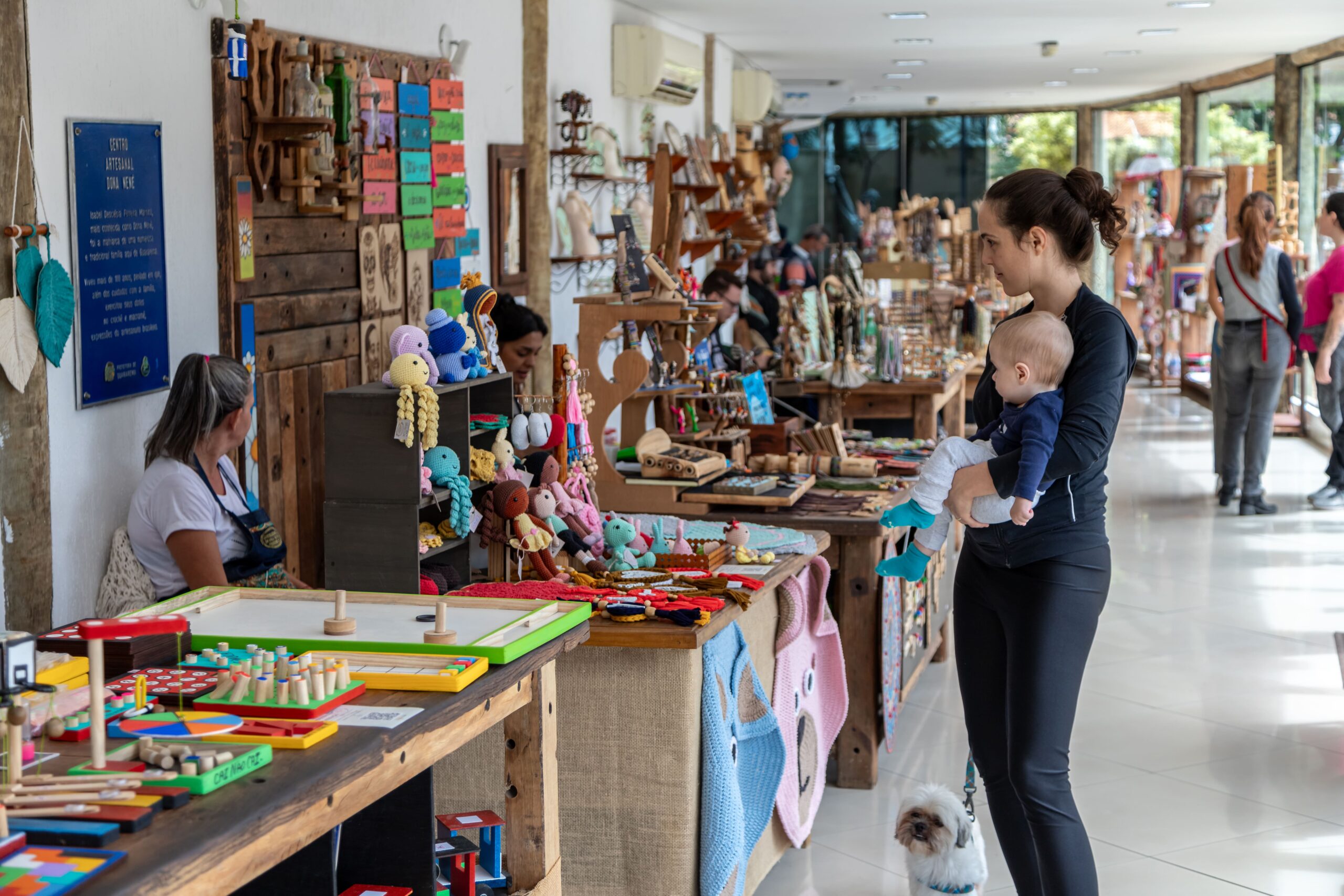 FEIRA TRAMA, COR & ARTE MOVIMENTA O DOMINGO EM GUARAREMA COM ARTESANATO E EMPREENDEDORISMO