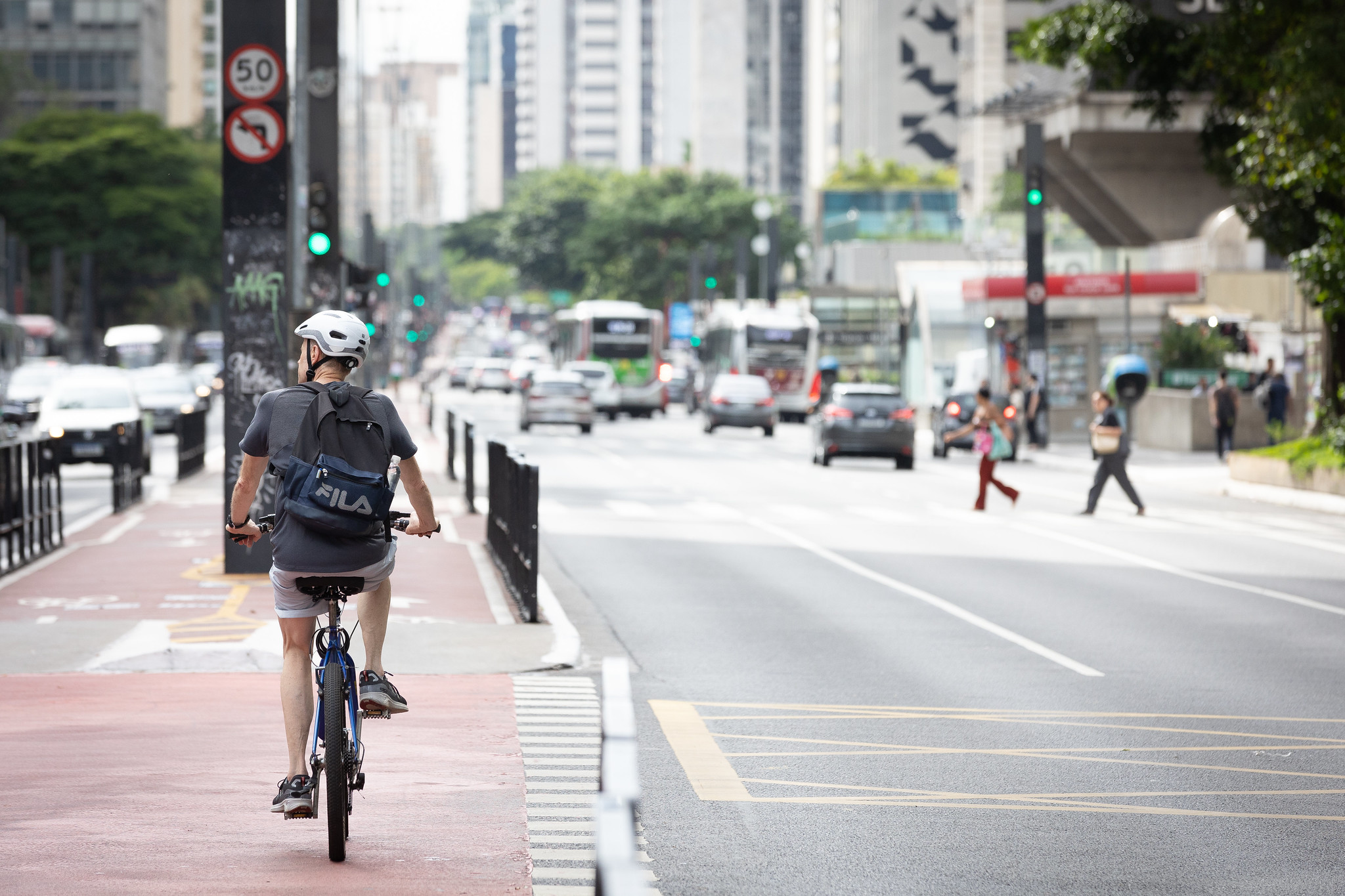 MASSA DE AR SECO MANTÉM TEMPO FIRME EM SÃO PAULO, MAS CHUVAS ISOLADAS PODEM OCORRER