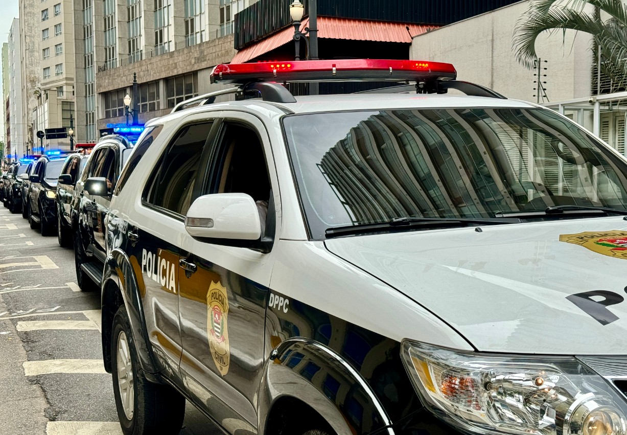 POLÍCIA CIVIL APREENDE CAMINHÃO COM BEBIDAS FALSIFICADAS EM DIADEMA