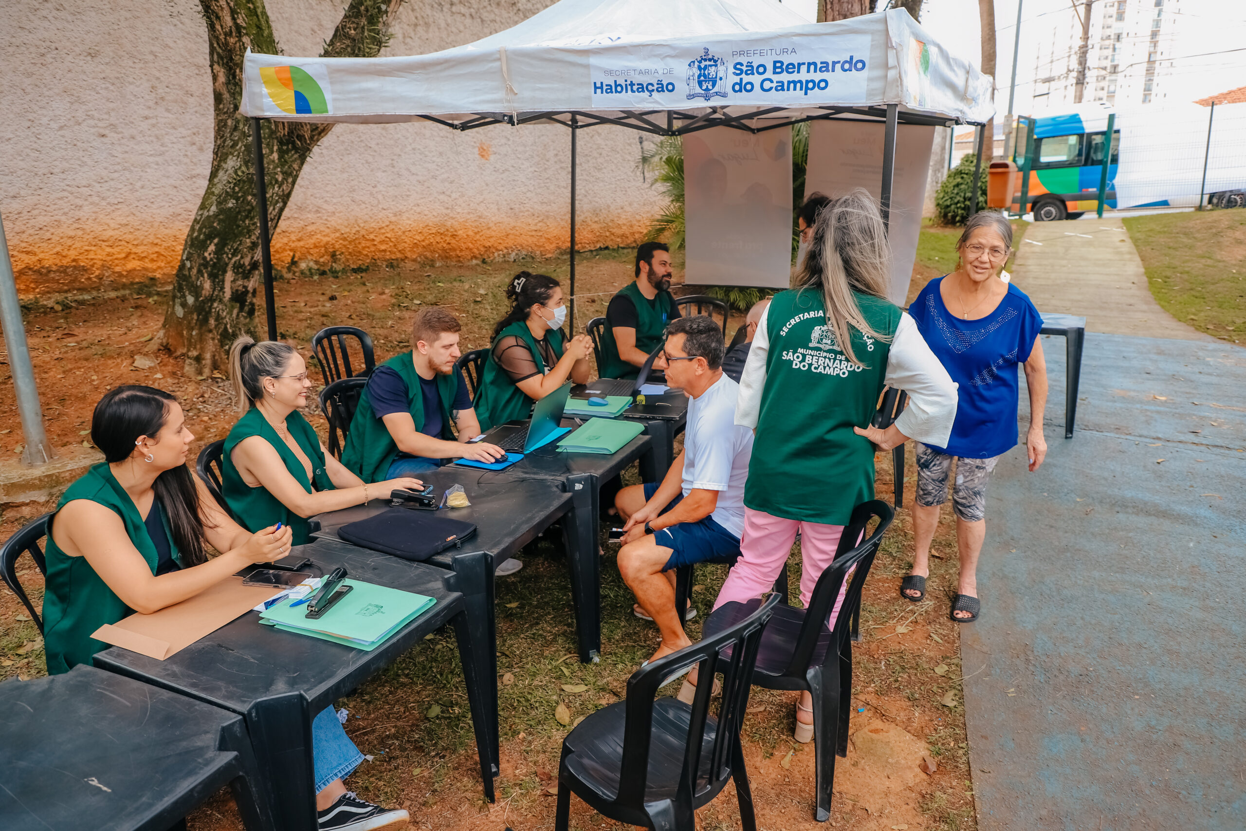 CARAVANA DA REGULARIZAÇÃO FUNDIÁRIA ATENDE MORADORES DE DETROIT E VILA VITÓRIA EM SÃO BERNARDO