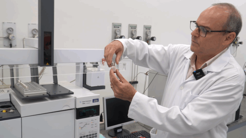 LABORATÓRIO DA USP É PEÇA-CHAVE NAS INVESTIGAÇÕES SOBRE INTOXICAÇÃO POR METANOL EM SÃO PAULO