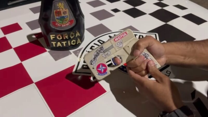 POLÍCIA PRENDE SUSPEITO DE FABRICAR ARMA CASEIRA DISFARÇADA DE CELULAR