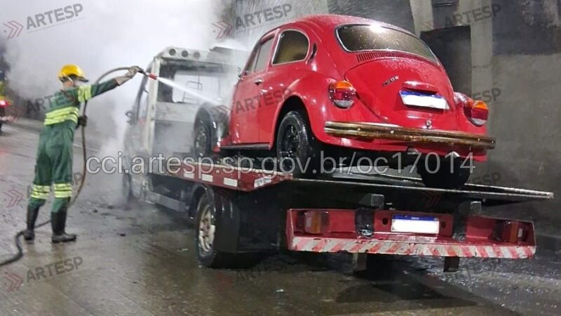 INCÊNDIO EM VEÍCULO NA IMIGRANTES INTERDITA FAIXAS E CAUSA DESVIO DE TRÁFEGO EM SÃO VICENTE