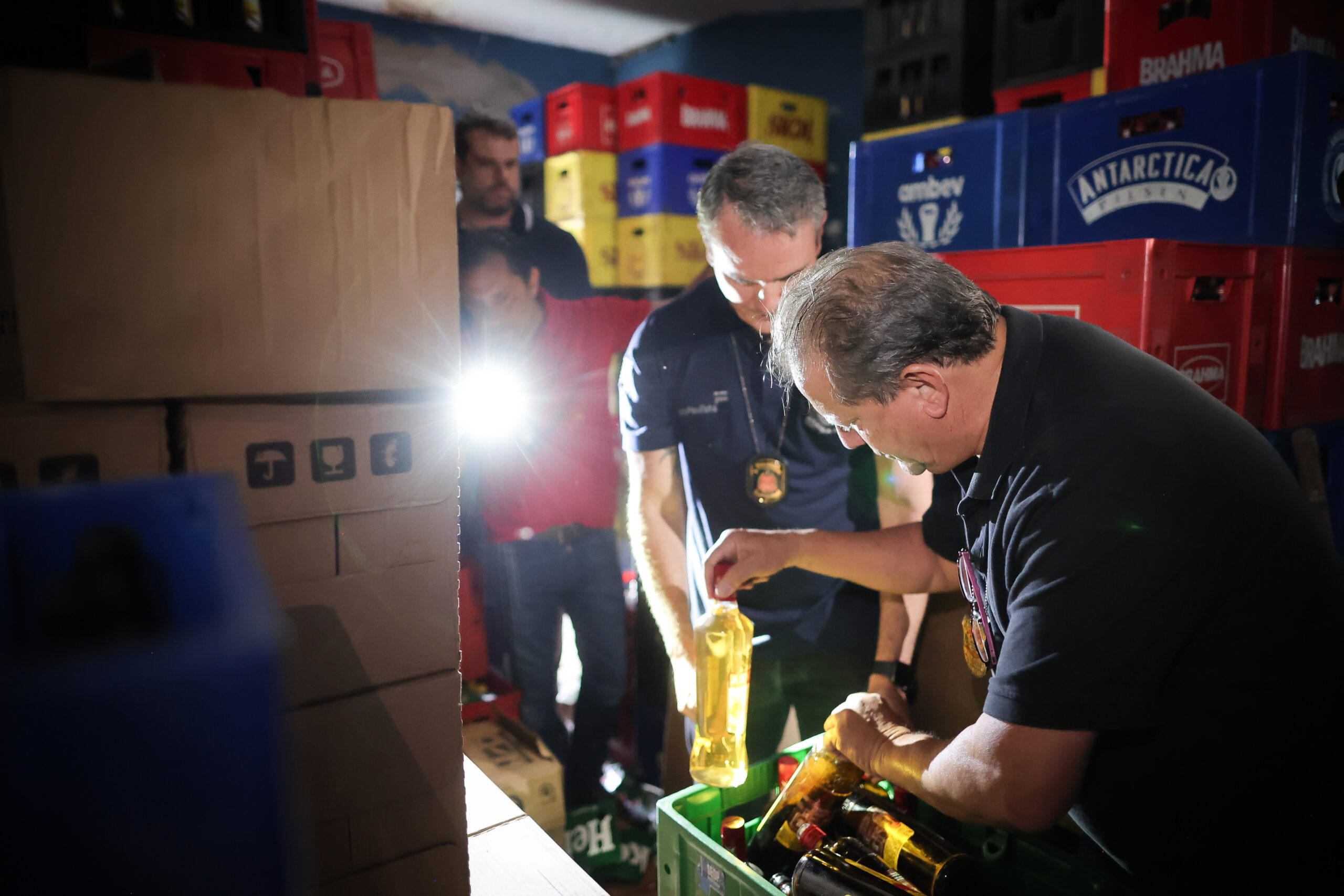 JUSTIÇA AUTORIZA DESTRUIÇÃO DE 100 MIL VASILHAMES APREENDIDOS EM INVESTIGAÇÃO SOBRE BEBIDAS ADULTERADAS