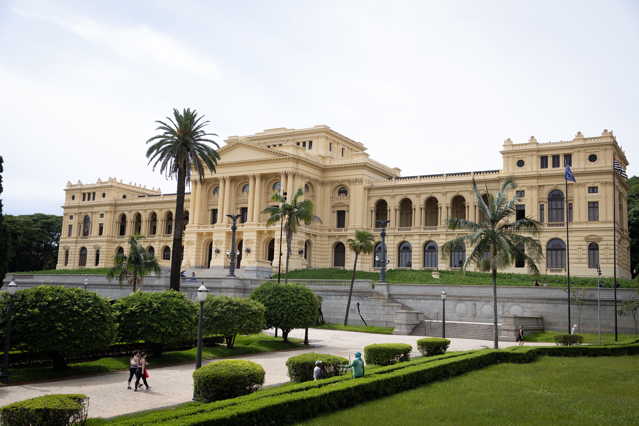 TEMPO ABRE E CHUVA ISOLADA PODE ATINGIR ESTADO DE SP NESTA QUARTA