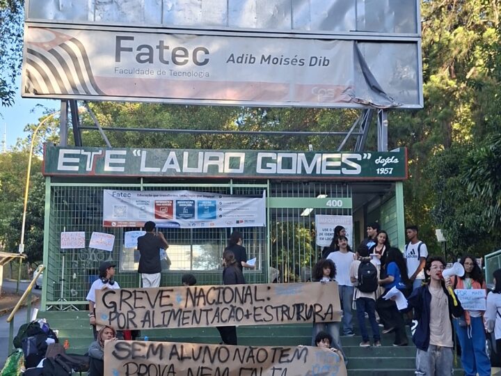 ALUNOS DA ETEC LAURO GOMES ADEREM À GREVE NACIONAL NA TARDE DESTA QUARTA-FEIRA