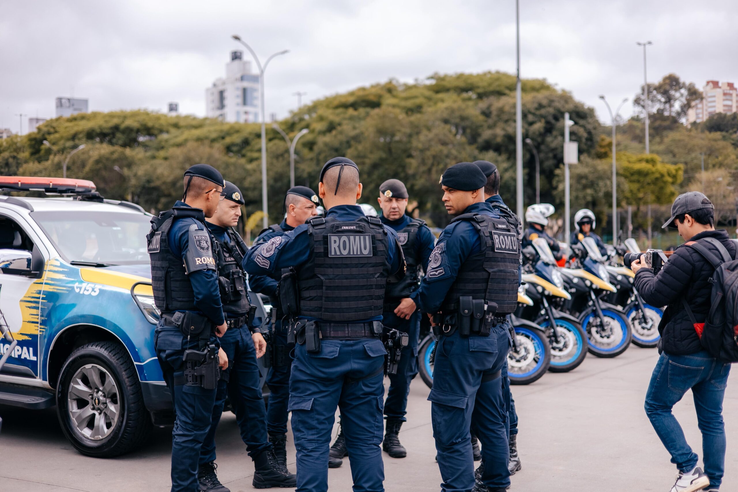 ROMU DE SÃO BERNARDO PRENDE FORAGIDO DA JUSTIÇA EM RONDA NO CENTRO