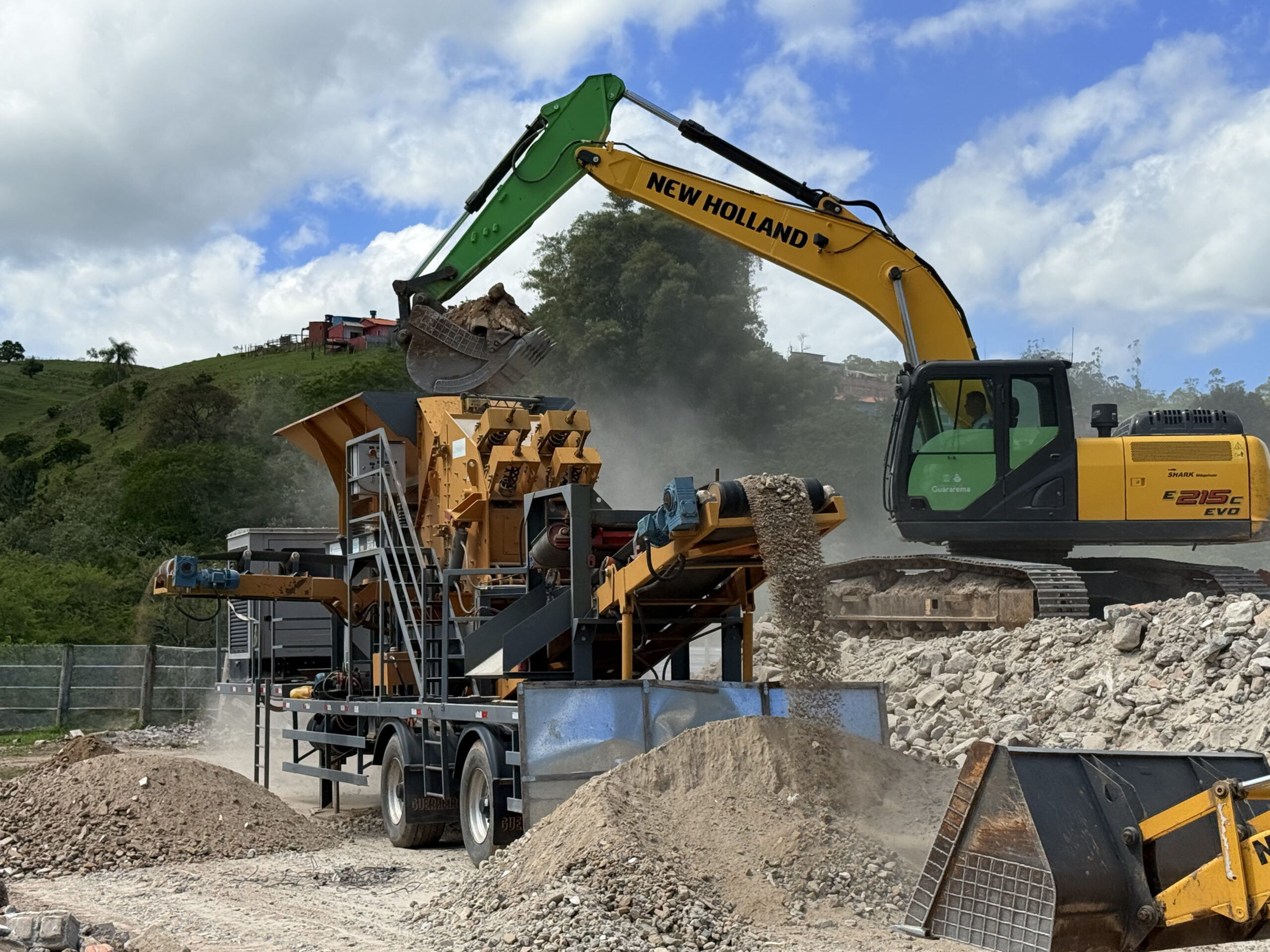 SUSTENTABILIDADE EM GUARAREMA: ENTULHO DE DEMOLIÇÃO VIRA CASCALHO PARA ESTRADAS RURAIS