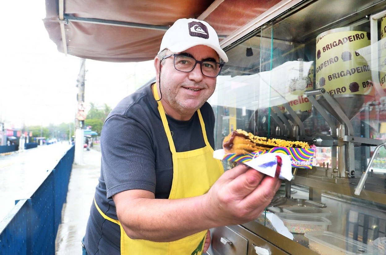 AMBULANTES DE ALIMENTAÇÃO VOLTAM À AVENIDA ANTÔNIO PIRANGA APÓS REGULARIZAÇÃO EM DIADEMA